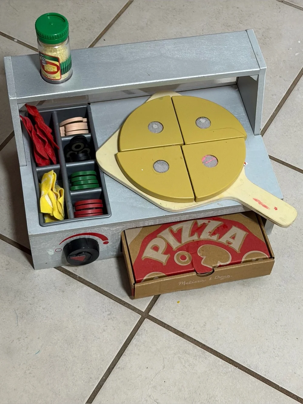 Melissa & Doug Top & Bake‎ Wooden Kids Pizza Counter Playset Toys
